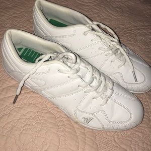 Cheerleading shoes